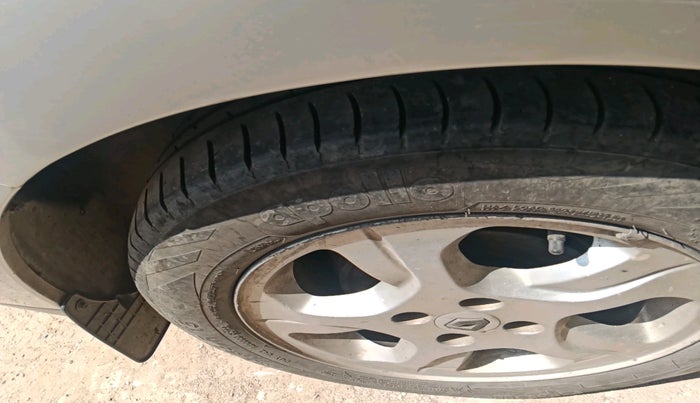 2015 Renault Lodgy 110 PS RXZ, Diesel, Manual, 1,58,468 km, tyre