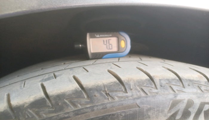 2013 BMW 3 Series 320d, Diesel, Automatic, 1,32,017 km, tyre