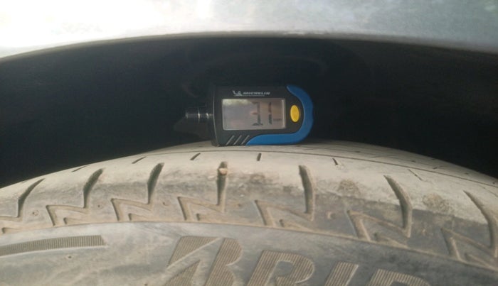 2013 BMW 3 Series 320d, Diesel, Automatic, 1,32,017 km, tyre