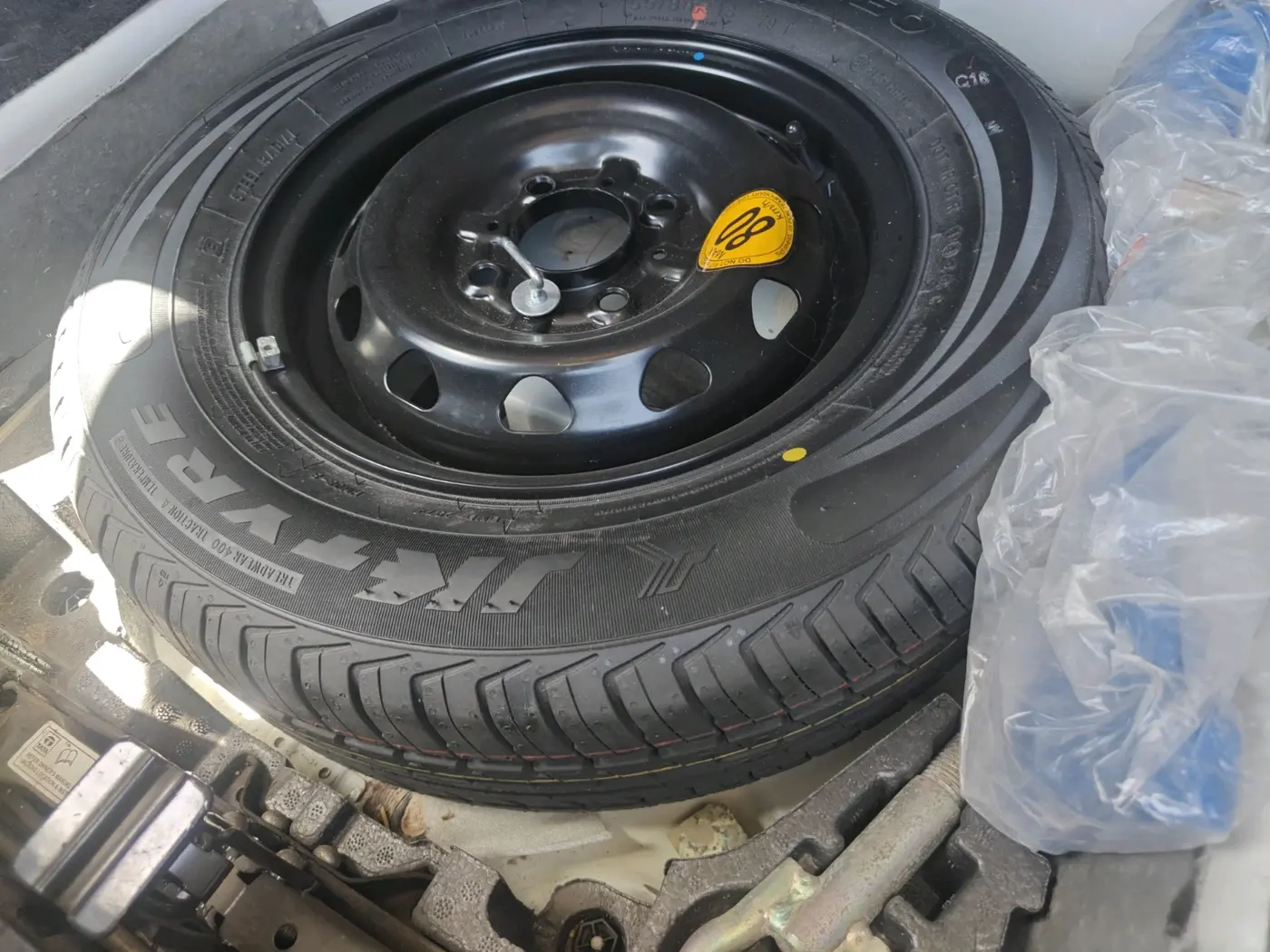 2022 Tata TIGOR XE PETROL, Petrol, Manual, 39,717 km, tyre