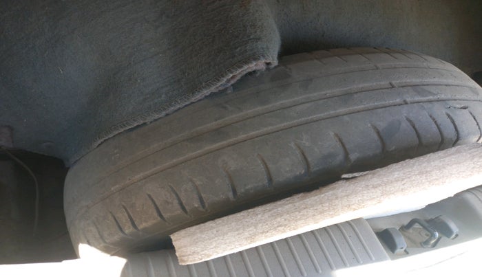 2012 Hyundai i10 MAGNA 1.2, CNG, Manual, 1,42,237 km, tyre