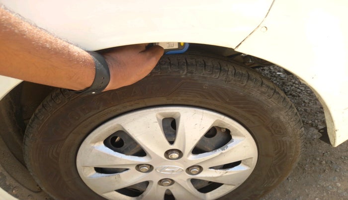 2012 Hyundai i10 MAGNA 1.2, CNG, Manual, 1,42,237 km, tyre