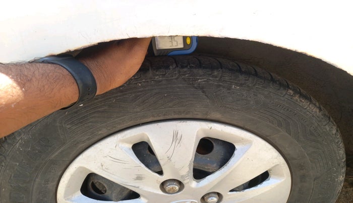 2012 Hyundai i10 MAGNA 1.2, CNG, Manual, 1,42,237 km, tyre