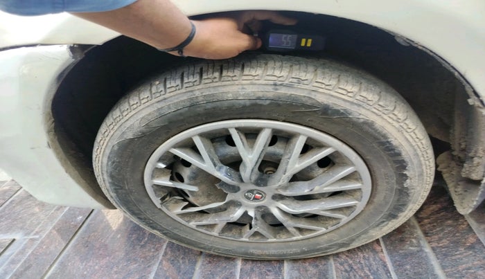 2011 Toyota Etios G, Petrol, Manual, 66,096 km, tyre