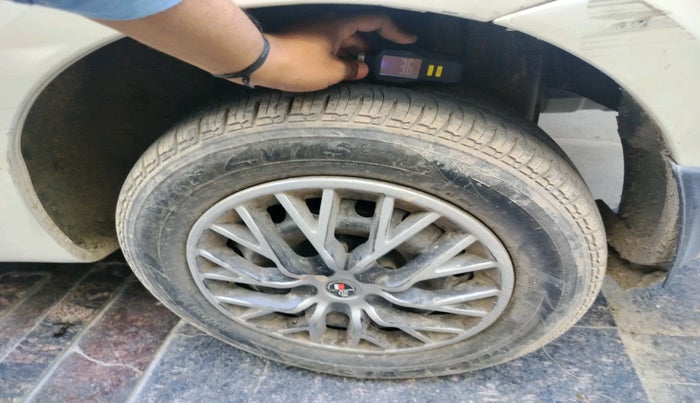 2011 Toyota Etios G, Petrol, Manual, 66,096 km, tyre