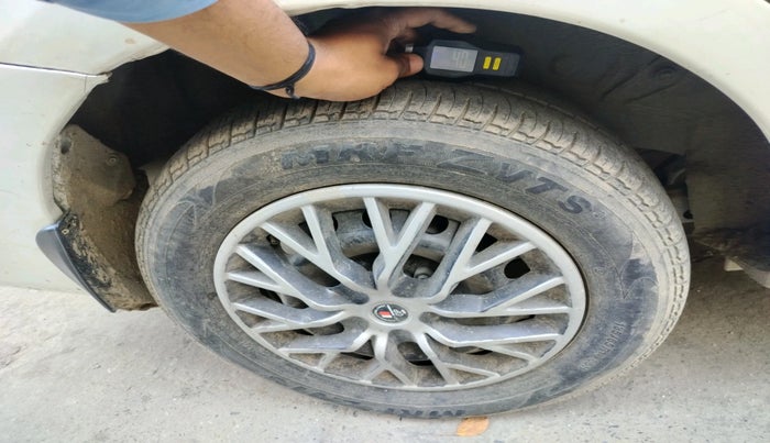 2011 Toyota Etios G, Petrol, Manual, 66,096 km, tyre