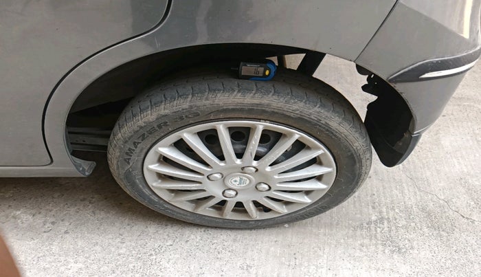 2017 Maruti Wagon R 1.0 VXI, Petrol, Manual, 37,262 km, tyre