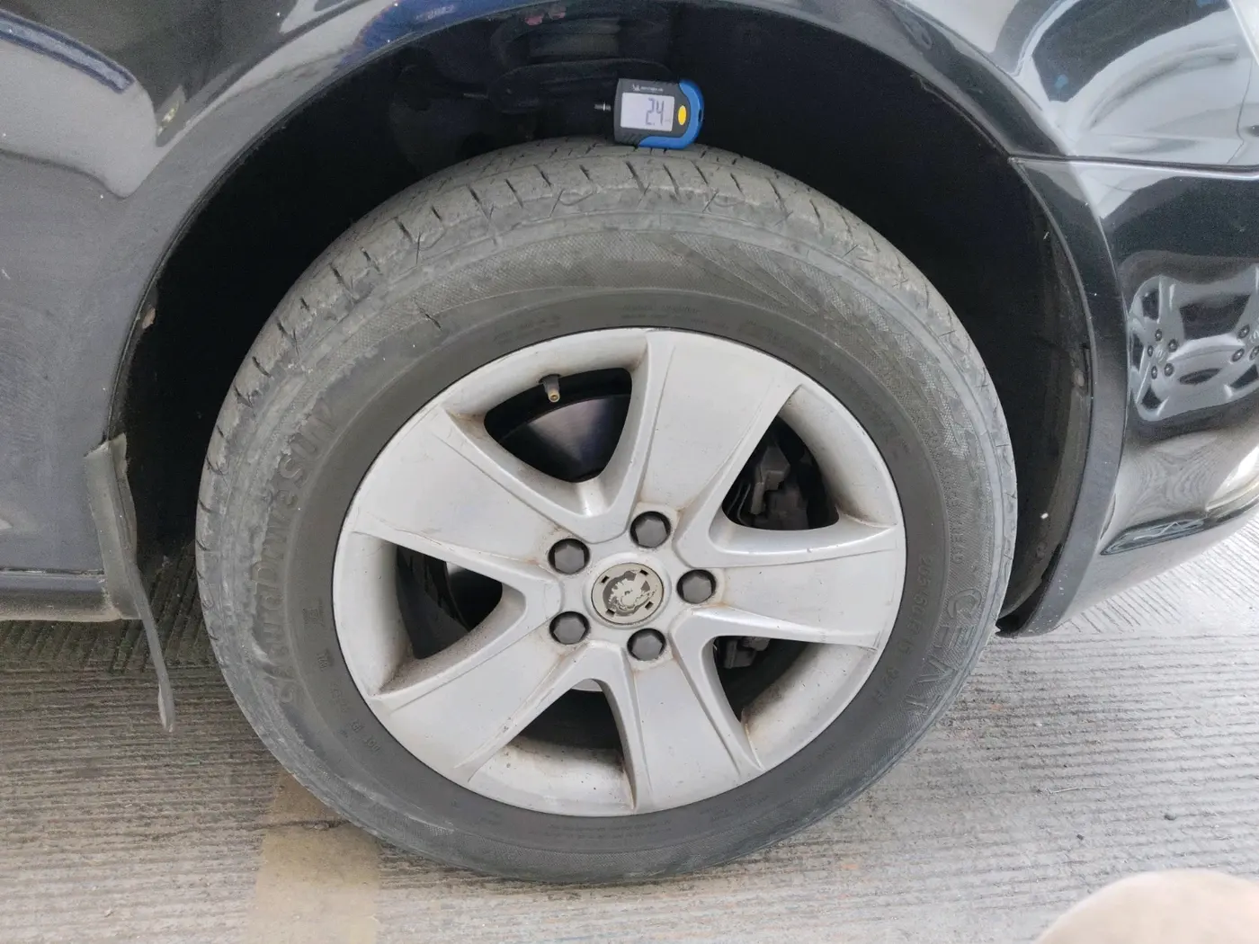 2011 Skoda Laura L&K 2.0 TDI AT, Diesel, Automatic, 1,76,999 km, tyre