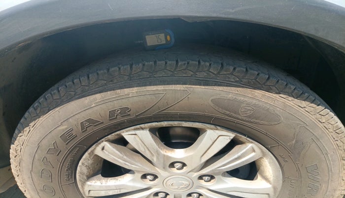 2013 Ssangyong Rexton RX7, Diesel, Automatic, 1,23,377 km, tyre