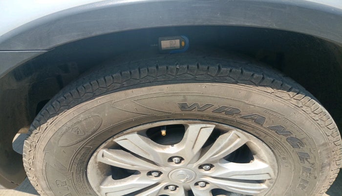 2013 Ssangyong Rexton RX7, Diesel, Automatic, 1,23,377 km, tyre