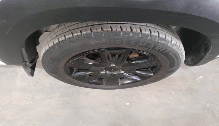 2022 Renault Kwid CLIMBER MT 1.0, Petrol, Manual, 22,101 km, tyre