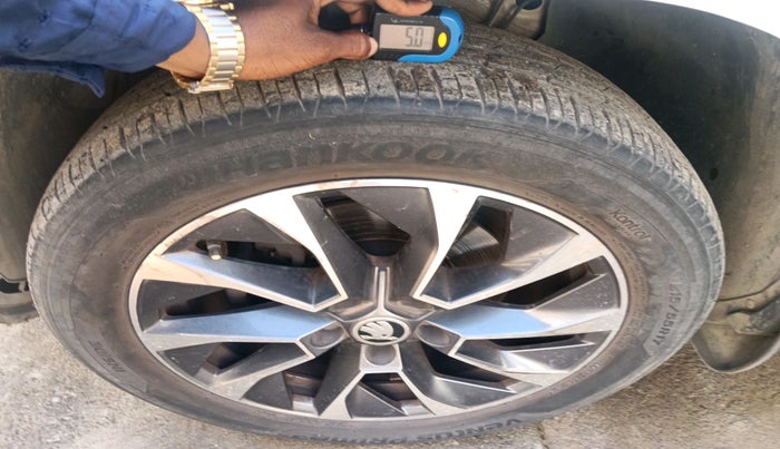 2020 Skoda Karoq STYLE 1.5 TSI AT, Petrol, Automatic, 32,685 km, tyre