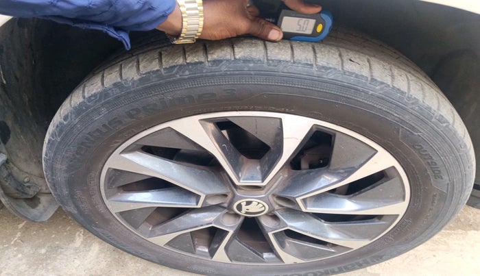 2020 Skoda Karoq STYLE 1.5 TSI AT, Petrol, Automatic, 32,685 km, tyre