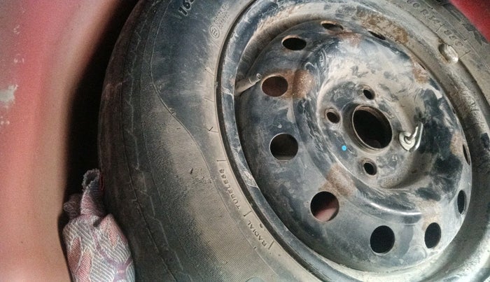 2013 Maruti Swift VXI, Petrol, Manual, 75,384 km, tyre