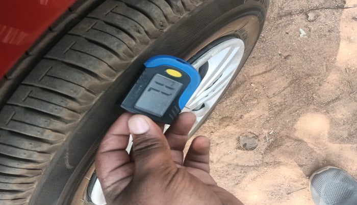 2013 Maruti Swift VXI, Petrol, Manual, 74,229 km, tyre