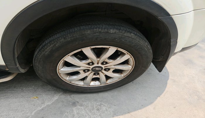 2018 Mahindra XUV500 W9 AT, Diesel, Automatic, 1,31,923 km, tyre