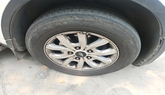 2018 Mahindra XUV500 W9 AT, Diesel, Automatic, 1,31,923 km, tyre