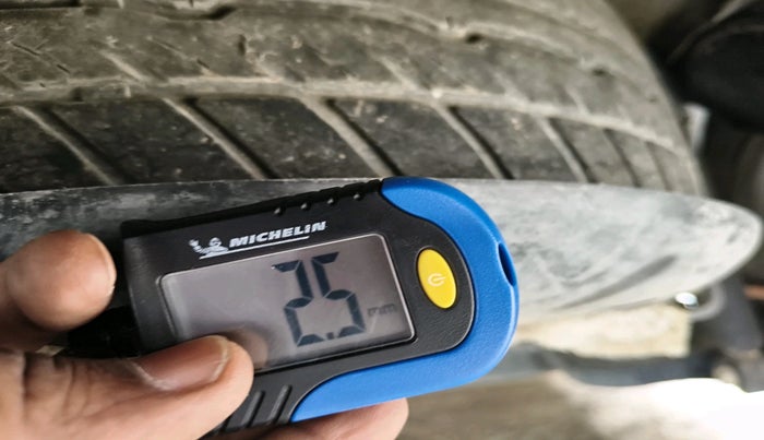 2014 Renault Duster 85 PS RXL PLUS DIESEL, Diesel, Manual, 1,00,902 km, tyre