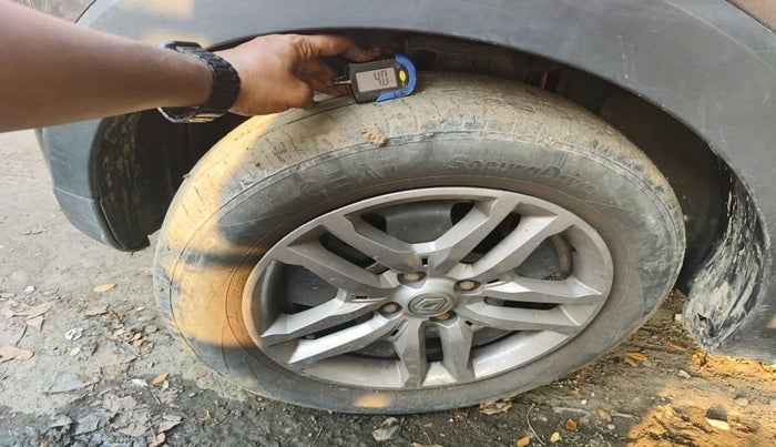 2023 Renault TRIBER RXZ, Petrol, Manual, 31,775 km, tyre