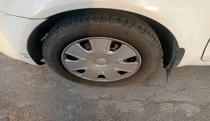 2012 Ford Fiesta Classic LXI 1.4 DIESEL, Diesel, Manual, 1,06,655 km, tyre