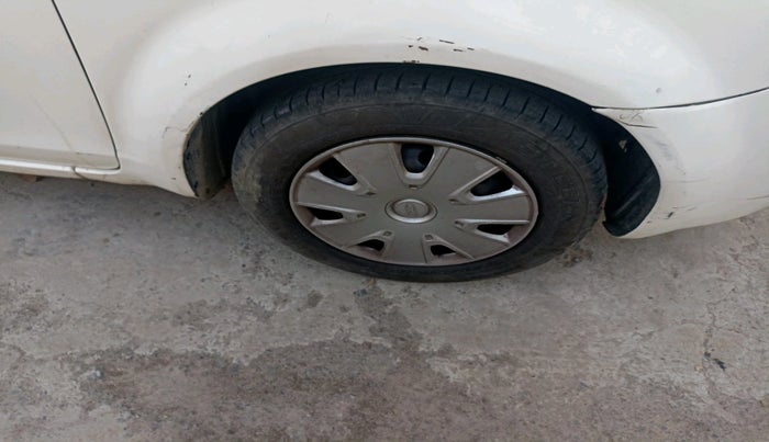 2012 Ford Fiesta Classic LXI 1.4 DIESEL, Diesel, Manual, 1,06,655 km, tyre