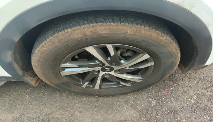 2022 Mahindra XUV700 AX 5 D MT 5 STR, Diesel, Manual, 78,927 km, tyre