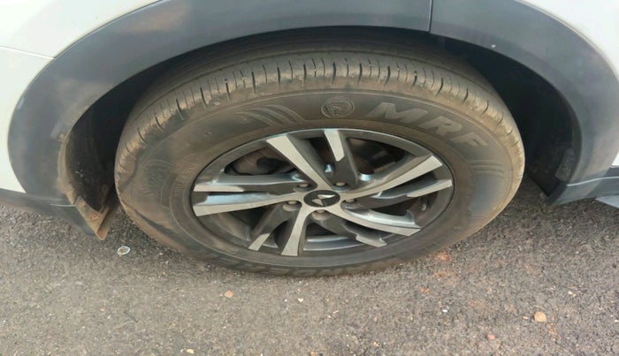 2022 Mahindra XUV700 AX 5 D MT 5 STR, Diesel, Manual, 78,927 km, tyre