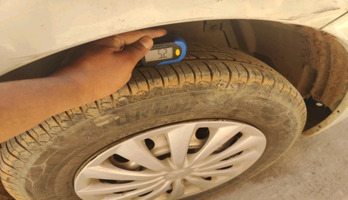 2019 Maruti Swift Dzire TOUR S-CNG, CNG, Manual, 2,08,312 km, tyre