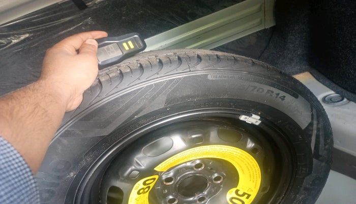 2016 Volkswagen Vento HIGHLINE PETROL AT, Petrol, Automatic, 44,007 km, tyre