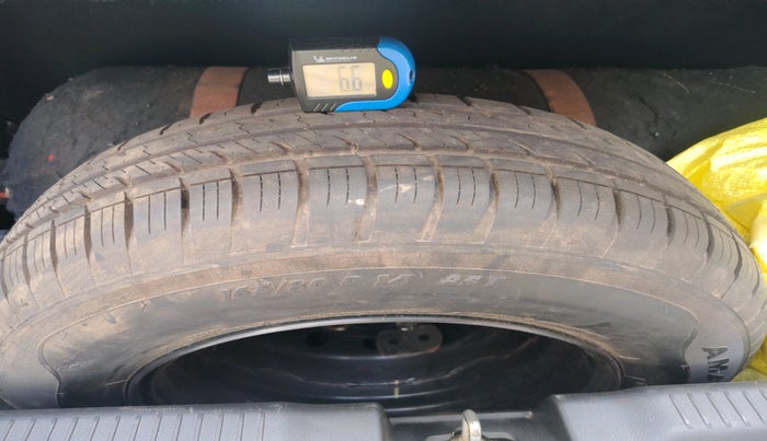 2019 Maruti Swift VXI AMT, CNG, Automatic, 1,11,472 km, tyre