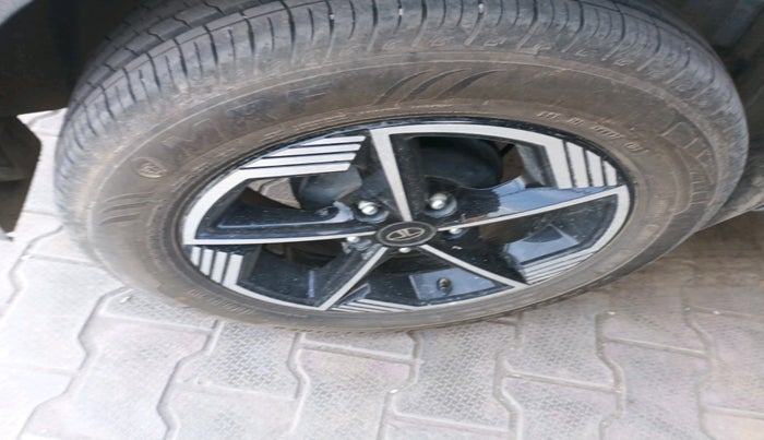 2025 Tata NEXON CREATIVE + SUNROOF 1.2 PETROL, Petrol, Manual, 18,806 km, tyre