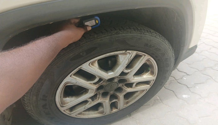 2018 Jeep Compass LIMITED 2.0 DIESEL, Diesel, Manual, 1,30,459 km, tyre