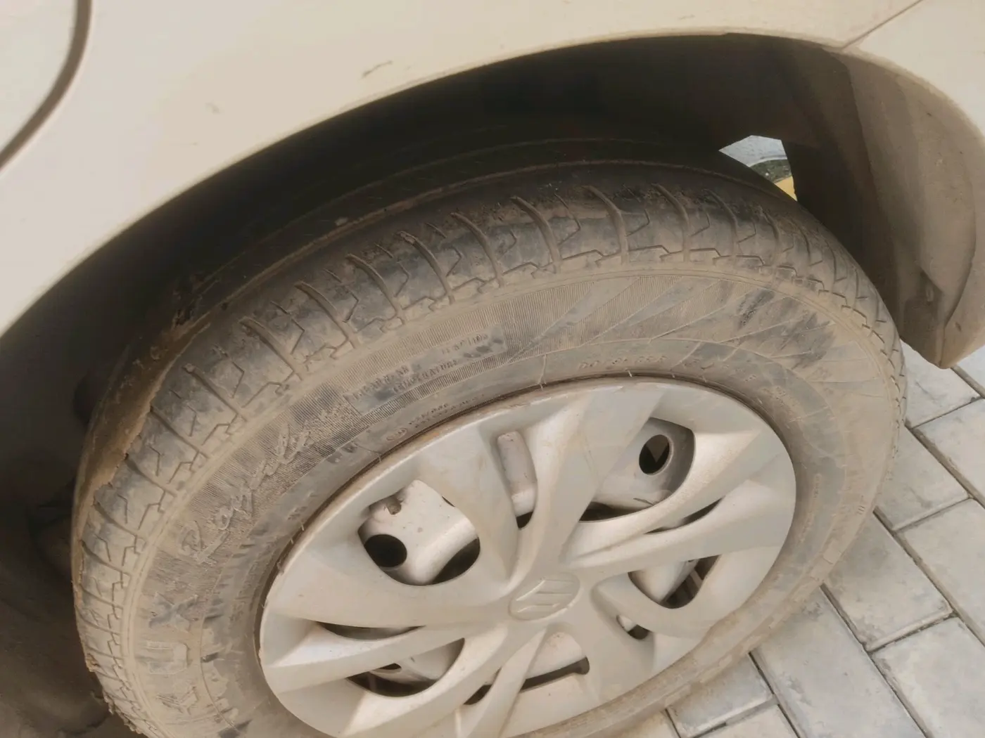 2022 Maruti Dzire LXI, Petrol, Manual, 90,317 km, tyre