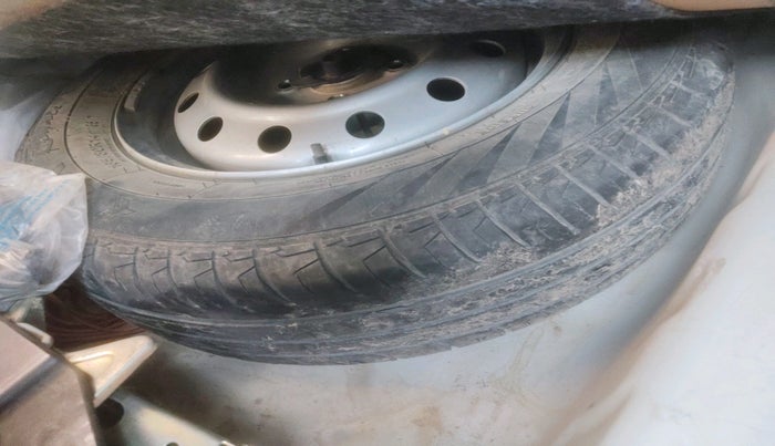 2022 Maruti Dzire LXI, Petrol, Manual, 90,317 km, tyre