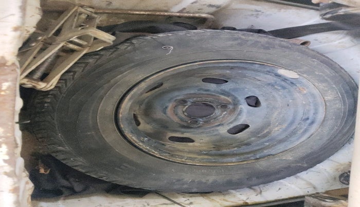 2018 Renault Kwid RXT 1.0 AMT (O), CNG, Automatic, 80,557 km, tyre