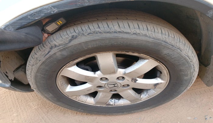 2009 Honda CRV 2.4L 2WD AT, Petrol, Automatic, 1,27,226 km, tyre