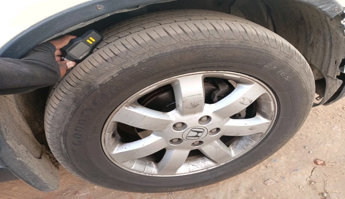 2009 Honda CRV 2.4L 2WD AT, Petrol, Automatic, 1,27,226 km, tyre