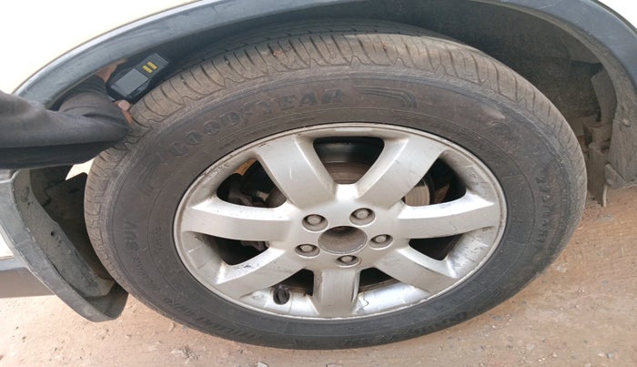 2009 Honda CRV 2.4L 2WD AT, Petrol, Automatic, 1,27,226 km, tyre