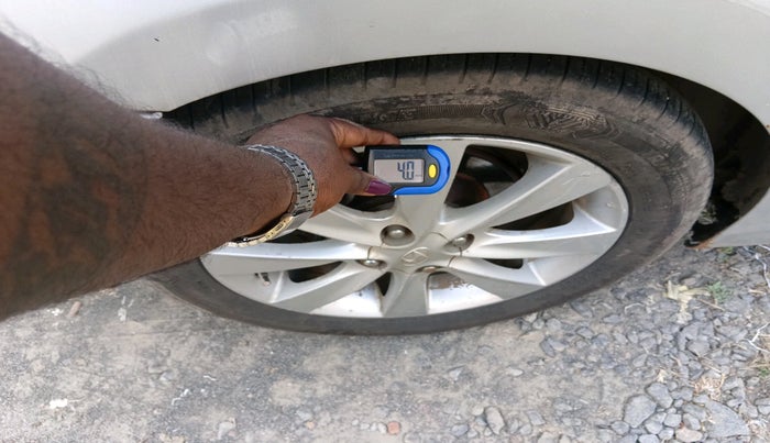 2012 Hyundai Verna FLUIDIC 1.6 VTVT SX AT, Petrol, Automatic, 1,13,954 km, tyre