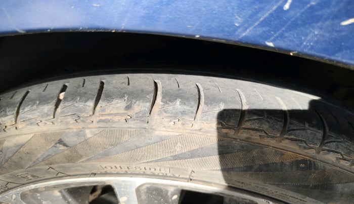 2020 Maruti Ciaz ALPHA 1.5 SHVS PETROL, Petrol, Manual, 2,15,883 km, tyre