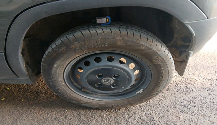 2024 Tata PUNCH PURE RHYTHM PACK MT, Petrol, Manual, 18,927 km, tyre