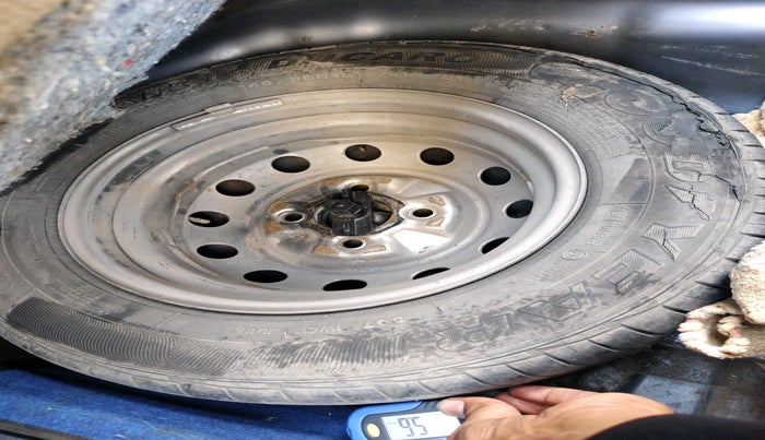 2012 Hyundai Eon ERA, Petrol, Manual, 43,647 km, tyre