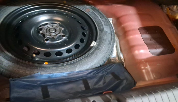 2015 Hyundai Grand i10 SPORTZ 1.2 KAPPA VTVT, Petrol, Manual, 50,179 km, tyre