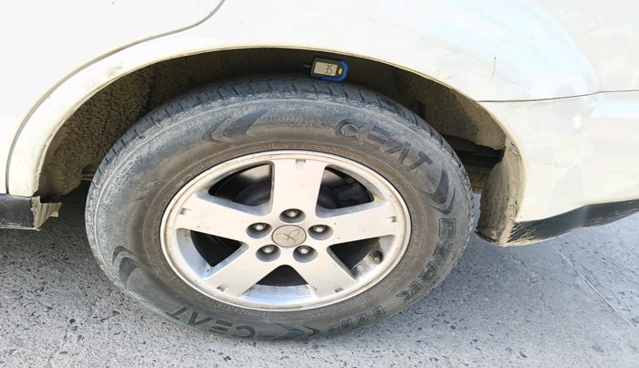 2012 Mitsubishi Outlander 2.4 MIVEC, Petrol, Automatic, 1,01,183 km, tyre