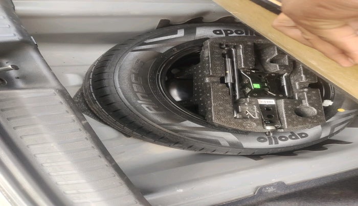 2022 Skoda SLAVIA AMBITION 1.0L TSI MT, Petrol, Manual, 36,731 km, tyre