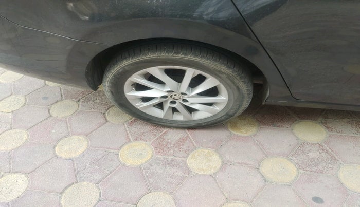 2022 Skoda SLAVIA AMBITION 1.0L TSI MT, Petrol, Manual, 36,731 km, tyre