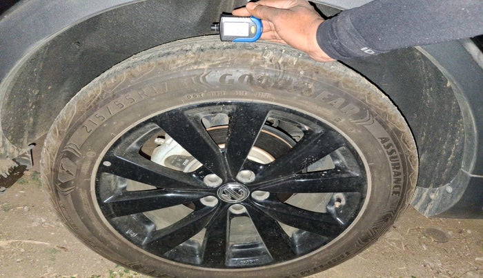 2023 MG ASTOR  SMART BLACK STORM EDITION CVT, Petrol, Automatic, 11,072 km, tyre