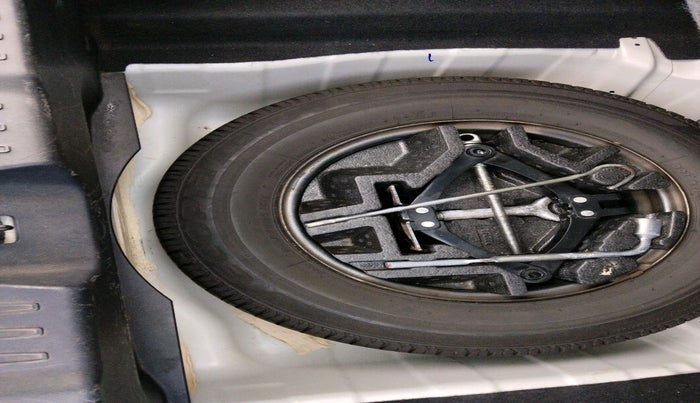 2021 Tata ALTROZ XE PETROL, Petrol, Manual, 1,30,190 km, tyre