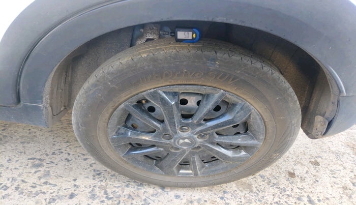 2025 Mahindra XUV 3XO REVX M 1.2 Petrol, Petrol, Manual, 12,691 km, tyre