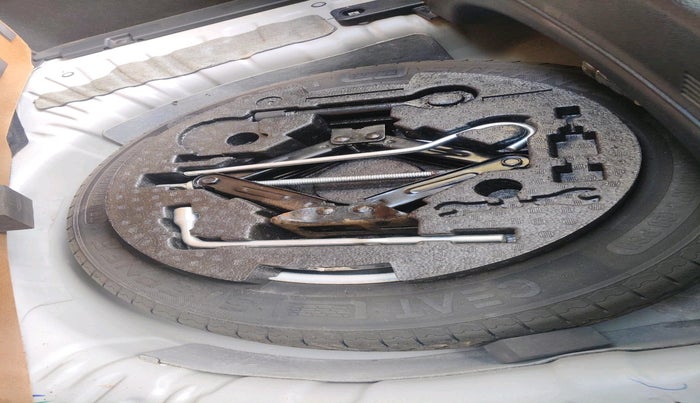 2025 Mahindra XUV 3XO REVX M 1.2 Petrol, Petrol, Manual, 12,691 km, tyre